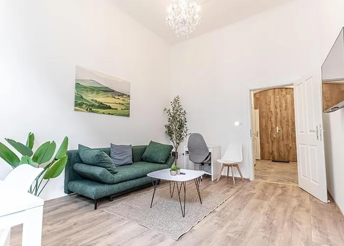 Lovely 1br & 1lr Ground Floor Gem 15 Min To Center Via U3 Apartman