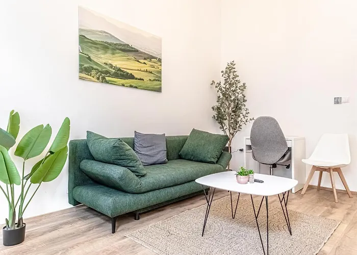 Lovely 1br & 1lr Ground Floor Gem 15 Min To Center Via U3 Apartman