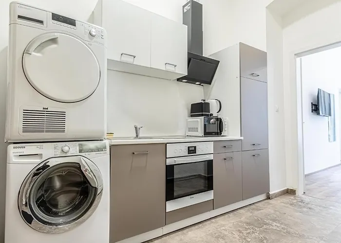 Lovely 1br & 1lr Ground Floor Gem 15 Min To Center Via U3 * Bécs