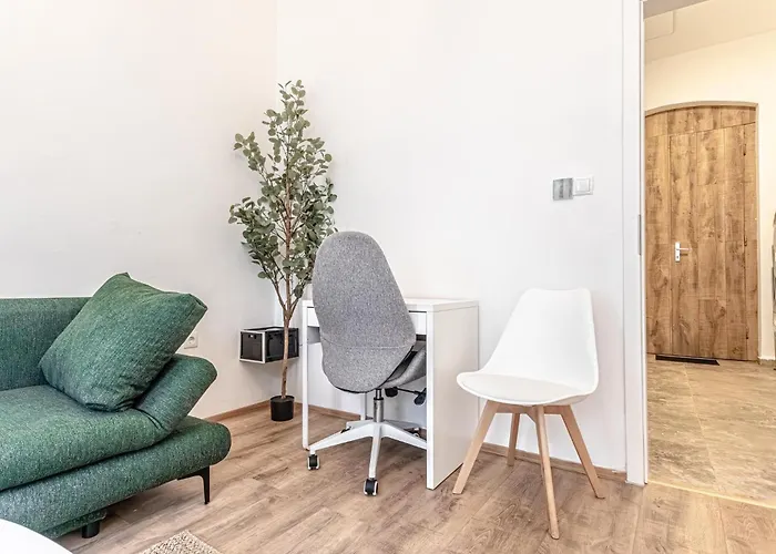 Lovely 1br & 1lr Ground Floor Gem 15 Min To Center Via U3 * Bécs
